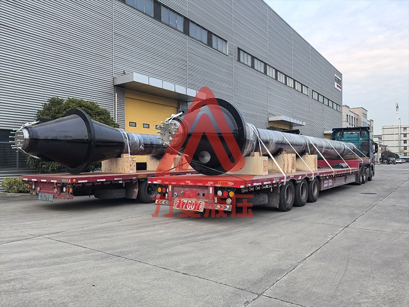 鑄造機內導油缸